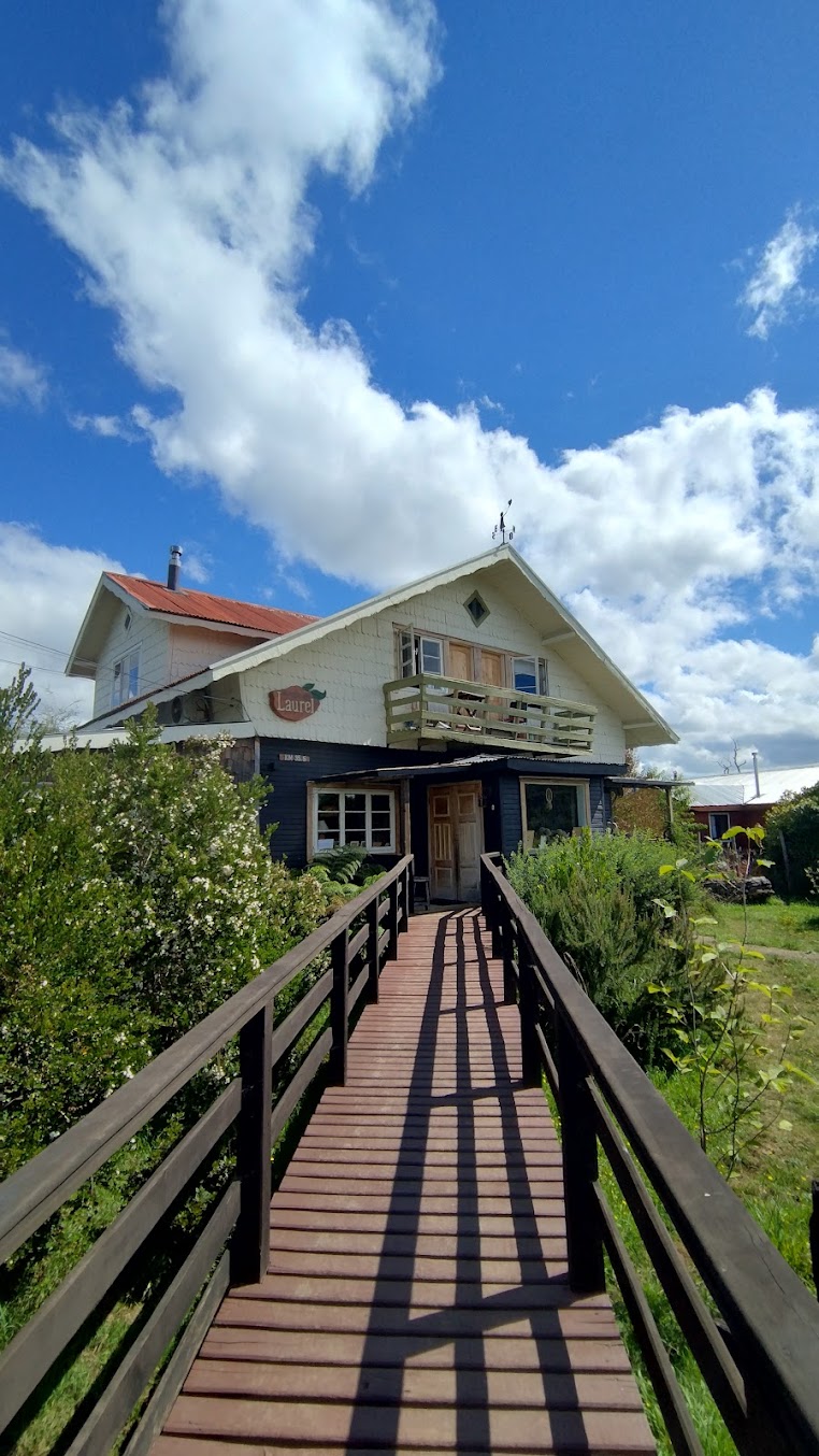Fachada de la casona de Laurel Restaurant