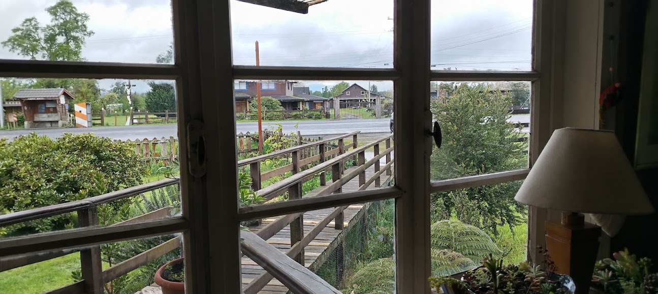Ventana de la casona de Laurel hacia el pueblo
